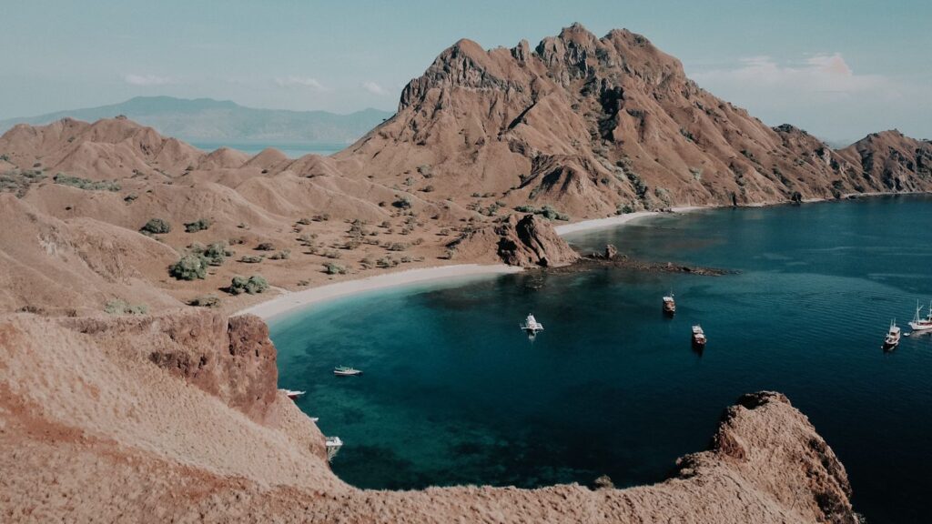 Padar Island (waturandatrip.com)